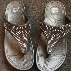 Flip flop with bling